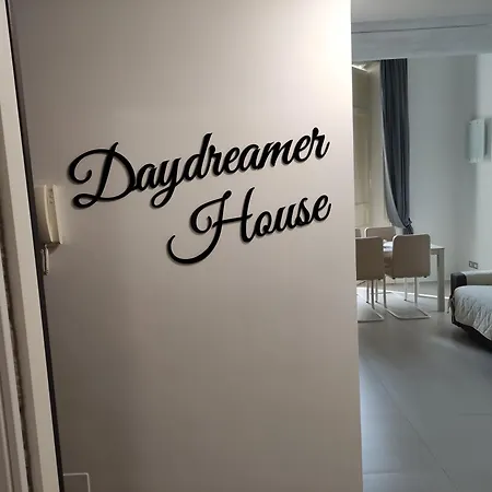 Apartment Daydreamer House *
